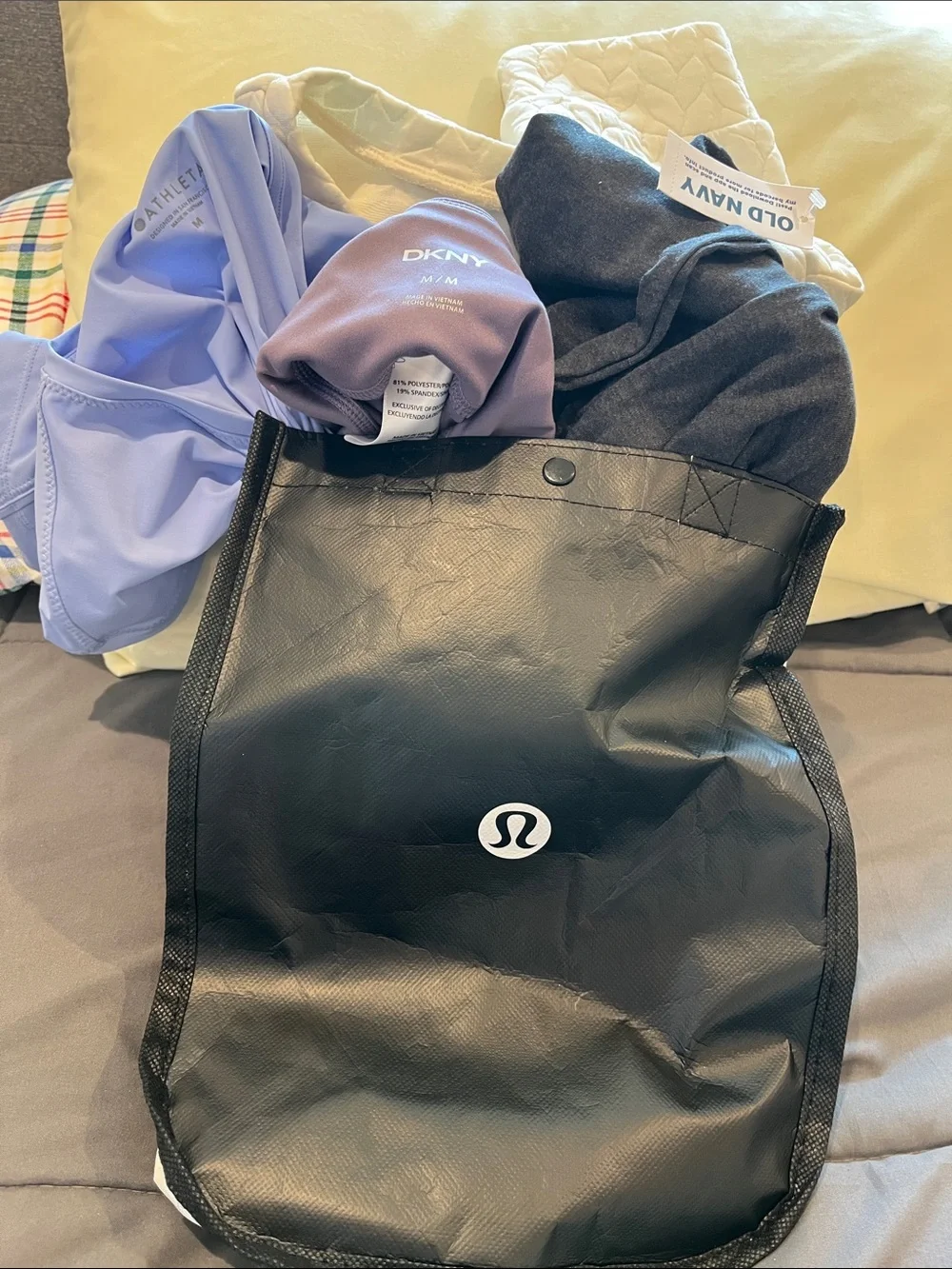 Lululemon Bag & Athletic Apparel SZ M - Picture 2 of 16